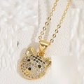 Collana con ciondolo a forma di cane dorato con brillanti zirconi bianchi e neri micro-pave - Orecchie Dritte Zirconia Blu (Oro)