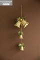 Decoración navideña con cuatro campanas doradas, agujas de pino verdes y lazo dorado - 65CM Cadena de Campanas / Dorado