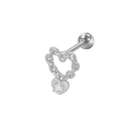 Vista macro di un piercing helix in argento con ciondolo a cuore in zircone e catenina - Stile Zirconia Chiara Catena Cuore Argento (24032901-4)