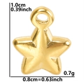 Detalle macro del colgante de estrella dorado con medidas de 1,0 cm de alto y 0,8 cm ancho - Dorado