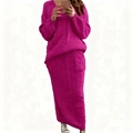 Détail d'un ensemble en maille rose rouge avec pull torsadé et jupe longue ajustée - 3XL / Haut Et Bas / Rose fuchsia brillant