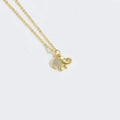 Collier élégant avec pendentif éléphant doré et zircons brillants sur fond blanc - Éléphant (Trompe courbée)