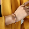 Bracciale in zircone colorato con anelli placcati oro 18K su sfondo blazer giallo - Oro Zirconia Multicolore