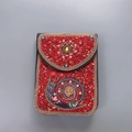 Sac bohème fait main en perles rouges avec motif escargot et bordure dorée chic - Escargot Rouge Coloré