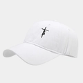 Dettaglio del cappello da baseball bianco in cotone con ricamo faith nero e occhielli - Bianco