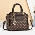 Elegante borsa a mano da donna a scacchi marroni con ciondolo a cuore e tracolla - Caffè & Caffè