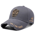 Berretto da baseball grigio scuro con ricamo dorato e scudetto classico - Regolabile / Grigio