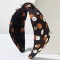 Dettaglio fascia sportiva con stampe basket, perle sintetiche e strass luccicanti - Nero Pallacanestro