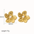 Detailed view of 32mm golden flower earrings with white pearl center and 18k plating - Gold Pearl Style (TE6924-PL)