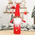 Copribottiglia di vino gnomo di Natale rosso con barba bianca e maniche a righe - Set da 2 Pezzi in Tessuto Non Tessuto Rosso / Rosso