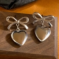 Eleganti orecchini a perno in metallo argentato con fiocco e pendente a cuore - Pendaglio a cuore argento