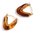 Chic 18K gold plated stainless steel V-shaped earrings with brown tortoise acrylic - Gold-Amber