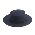 Detalle de sombrero de lana azul marino con banda de cuero negro y hebilla de metal bronce - Azul Marino - Cinturón