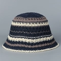 Chapeau bob rayé au crochet pour femme en bleu marine beige et marron style boho - Bleu marine