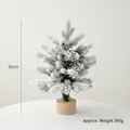Mini 30cm verschneiter Weihnachtsbaum mit Holzsockel für die Tischdekoration - 30cm