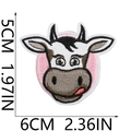 Dettaglio della toppa ricamata mucca cartoon con dimensioni di 5cm altezza e 6cm larghezza - Mucca con Orecchie Rosa (N. 21)