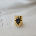 Retro wide gold band ring in stainless steel with a grey oval stone inlay - Dark Gray