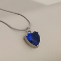 Elegante collar de cadena de serpiente con colgante de cristal azul oscuro de corazón - Plata & Azul