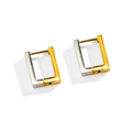 Nahaufnahme der quadratischen Ohrringe mit zweifarbigem Gold und Silber Geometrie - Rechteckige Zweifarbige Creolen