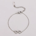 Macro dell'anello infinito con incisione 18KGP e dettagli in micro-pavé di cristallo - Bracciale Argento
