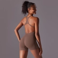 Combinaison de yoga sans couture marron foncé avec dos nu et texture côtelée - Café