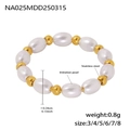 Vista detallada de cuentas de acero inoxidable bañadas en oro 18K y perlas del anillo - US 3 / Perla de Concha Dorada