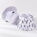 Cappello da pescatore in cotone reversibile con graffiti neri e logo bianco street style - M(56-58cm) / Bianco(21I047)