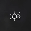 Spilla in metallo molecola di caffeina argento lucido per studenti, 3,8 x 3,5 cm - Molecola di caffeina
