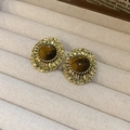 Pendientes vintage dorados con textura martillada y ojo de tigre sobre terciopelo - Ovalado Dorado (Aguja de Plata 60#)