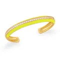 Dettaglio del bracciale bohémien a C dorato con smalto giallo e pietre di zircone - Giallo