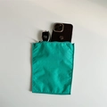 Tragbare mintgrüne Nylon-Innentasche mit Smartphone und Autoschlüsseln - Mini Grün