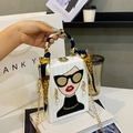 Bolso rígido blanco con grafiti pop art, correa de cadena y asa con pañuelo - Blanco