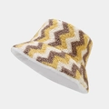 Dettaglio del cappello alla pescatora in peluche a zigzag con fodera in pile - M(56-58cm) / Giallo