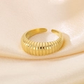 Anello aperto vintage francese placcato oro 18K con elegante trama a costine - US 7 / Oro Vintage a Costine (KR111661-GC)