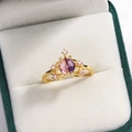 Bague couronne dorée avec une pierre en cœur rose et violette dans son écrin de luxe - Or / Style Couronne Cœur Patchwork (Style 29)