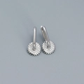 Orecchini a perno in argento S925 a forma di ingranaggio con zirconi chiari incastonati - Argento 925 / Oro Bianco