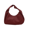 Dunkelrote geflochtene Hobo-Tasche mit geknotetem Griff und Intrecciato-Muster - Rot
