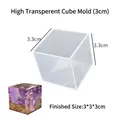 Vista macro dello stampo in silicone a cubo da 3cm per resina fai-da-te con fiori - Cubo da 3cm