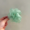 Pince à cheveux camélia en organza faite main, vert menthe, cœur de perle - Cyan