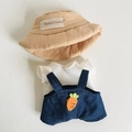 Puppenkleidungs-Set mit beigem Fischerhut, weißem T-Shirt und Karotten-Latzhose - Passend für 17cm Puppe / Braune Mütze + Weißes T-Shirt + Denim-Latzhose / Blau & Weiß & Braun