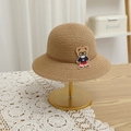 Detail eines Kinder-Strohhuts mit süßem Bären-Patch und feiner Webstruktur für Sommer - 2-6 Jahre / Khaki