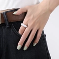 Anello geometrico a capsula bianca in titanio placcato oro 18k per un look chic - US 6 / Smalto Bianco Tonalità Oro (A497)