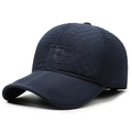 Gorra de invierno para hombre azul marino acolchada con orejeras y bordado detallado - Ajustable / Azul marino