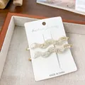 Elegant wavy acetate hair clips in creamy marble finish with golden metal base - 2 Pieces/Pack (6.8cm) / Cream Floral