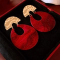 Retro burgundy leopard resin earrings with hammered gold finish and crescent shape - 112# Silver Needle - Red - Textured Round