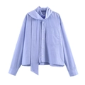 Camisa de mujer azul claro de manga larga con cuello de lazo y bolsillo grande frontal - XS / Azul