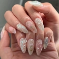 Faux ongles amande Y2K faits main avec reliefs floraux 3D, perles et reflets - DS29 Relief de Perles Floral