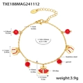 Dettaglio del bracciale natalizio con perle di granato, ciondoli smaltati e catena - Bracciale con Campanello e Scatola Regalo in Granato