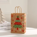 Detalle de bolsa de regalo de Navidad en papel kraft con patrones festivos y asas de cuerda - 022-2/Árbol de Navidad / 21x15x8cm