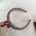 Detail of black and white striped sponge headband with premium brown lining - Black & White Horizontal Stripes